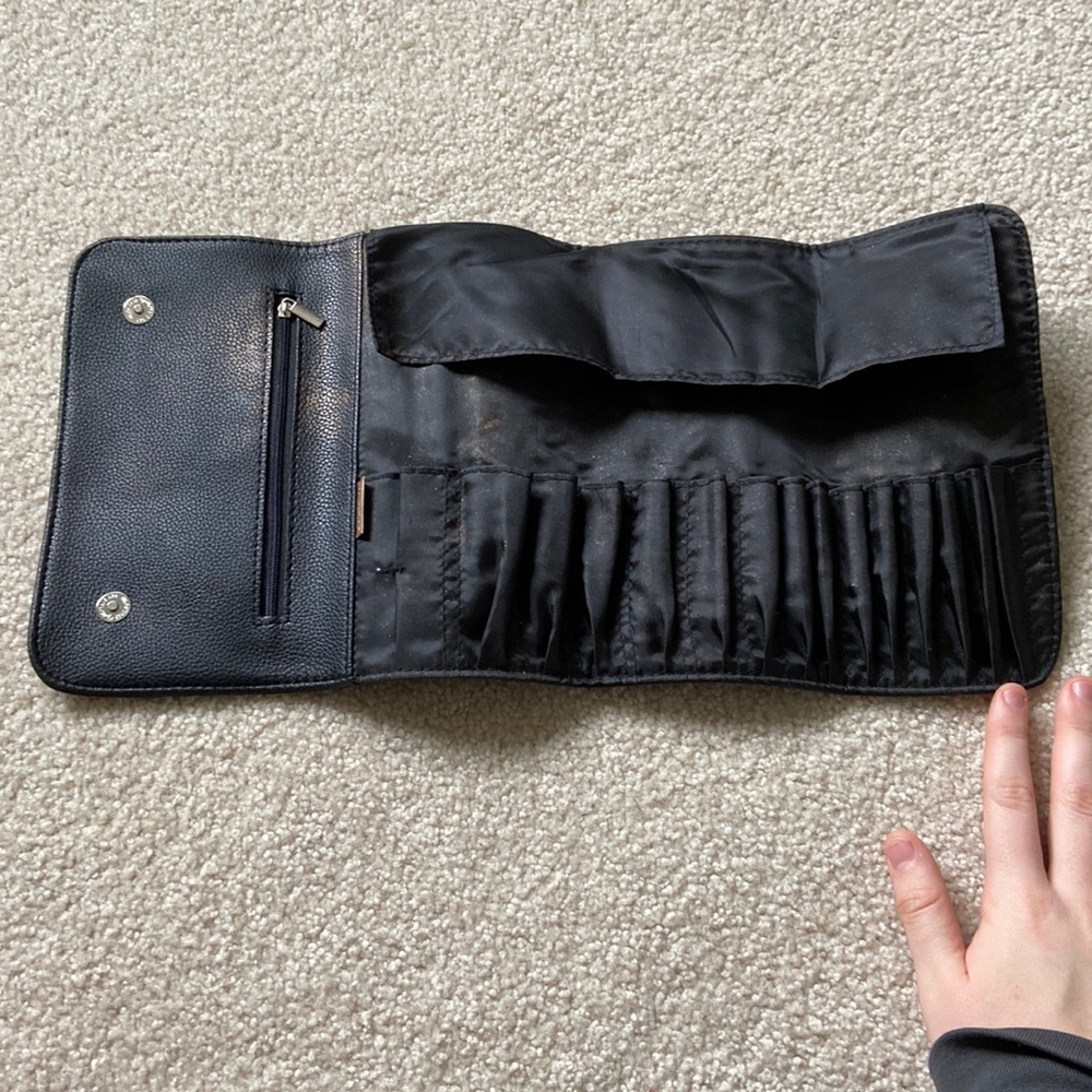 black makeup brush holder